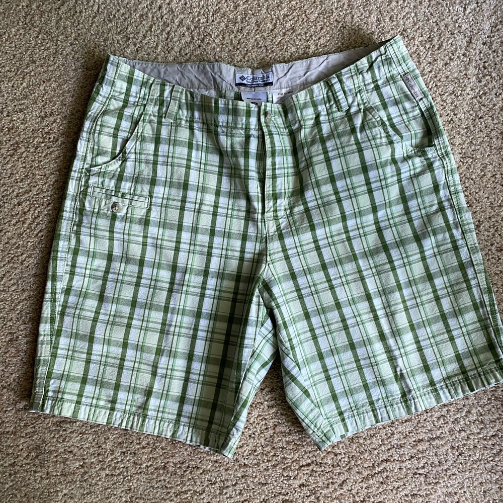 Columbia Women's Green Plaid Bermudas - Size 14